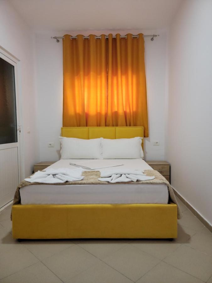 Hostel K13 Sarandë Buitenkant foto