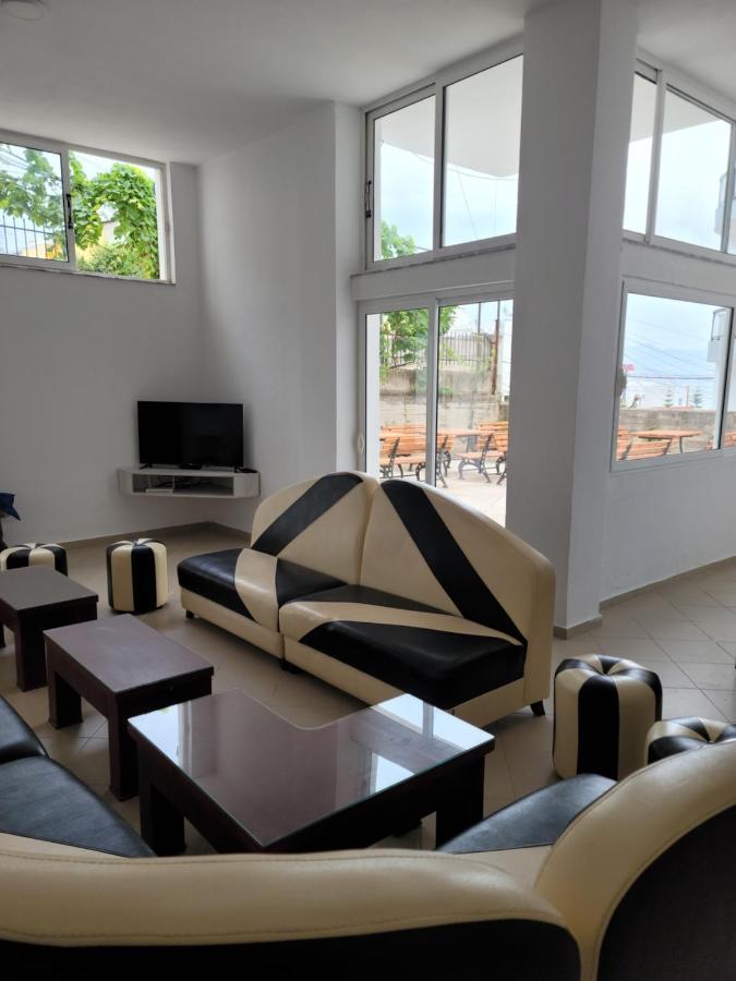 Hostel K13 Sarandë Buitenkant foto