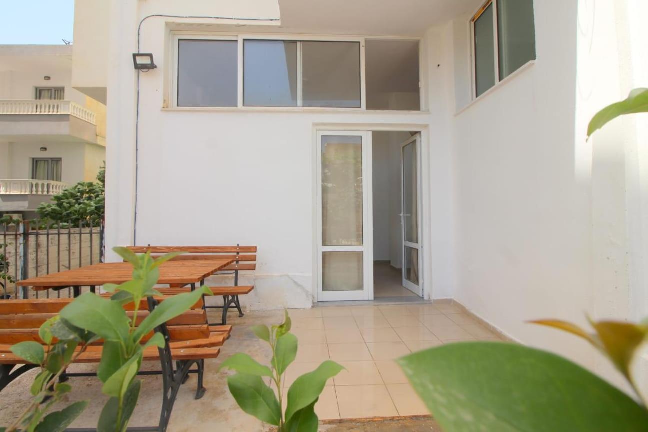 Hostel K13 Sarandë Buitenkant foto