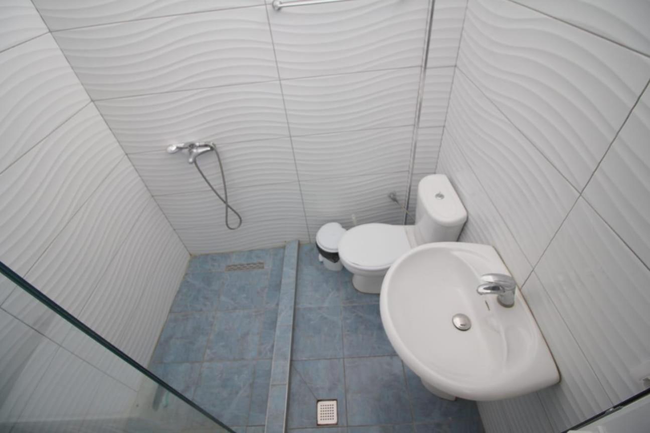 Hostel K13 Sarandë Buitenkant foto