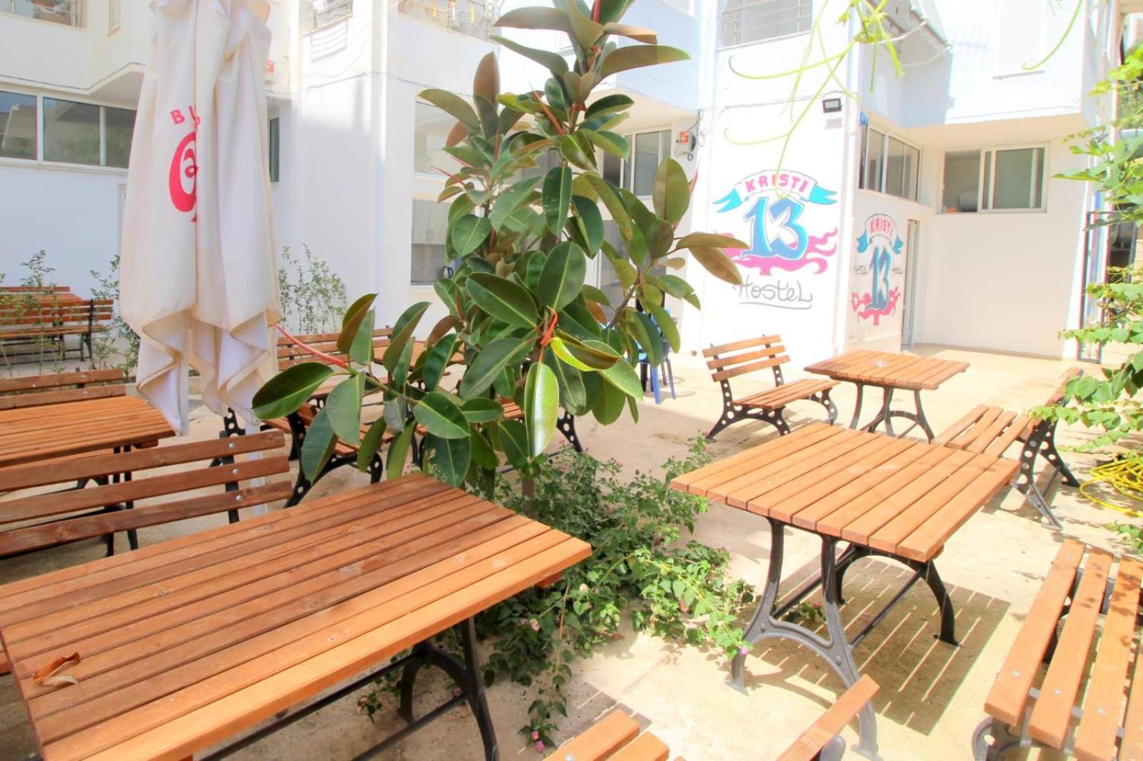 Hostel K13 Sarandë Buitenkant foto