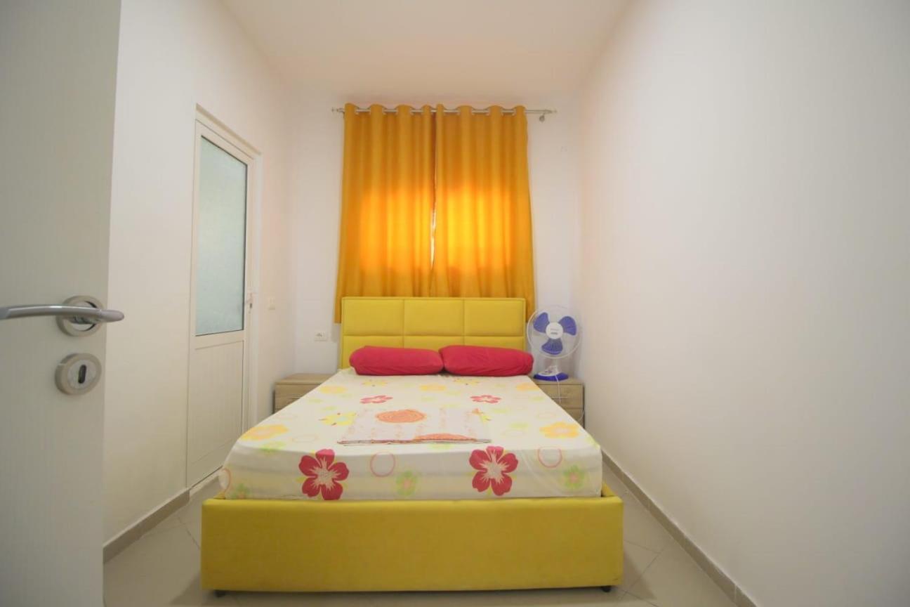 Hostel K13 Sarandë Buitenkant foto