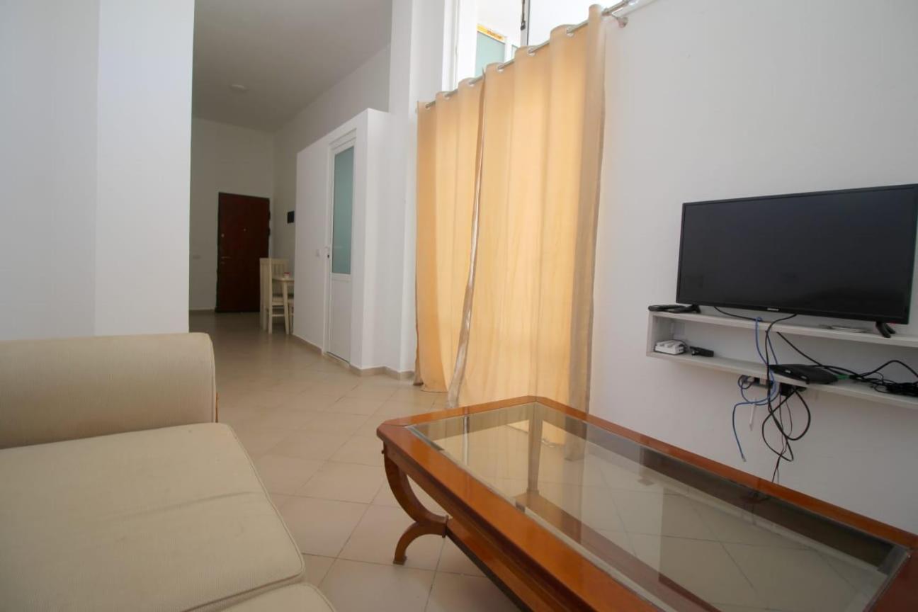 Hostel K13 Sarandë Buitenkant foto