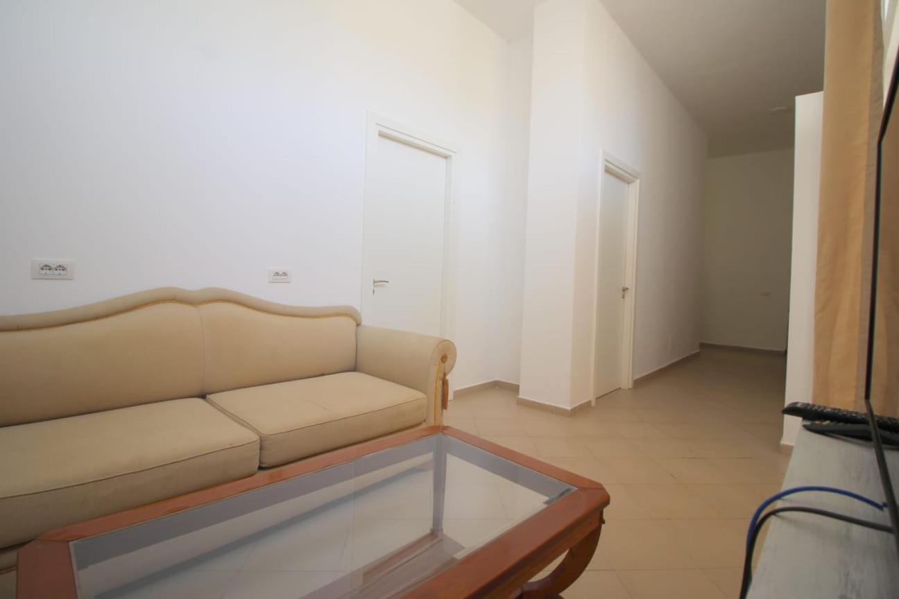 Hostel K13 Sarandë Buitenkant foto