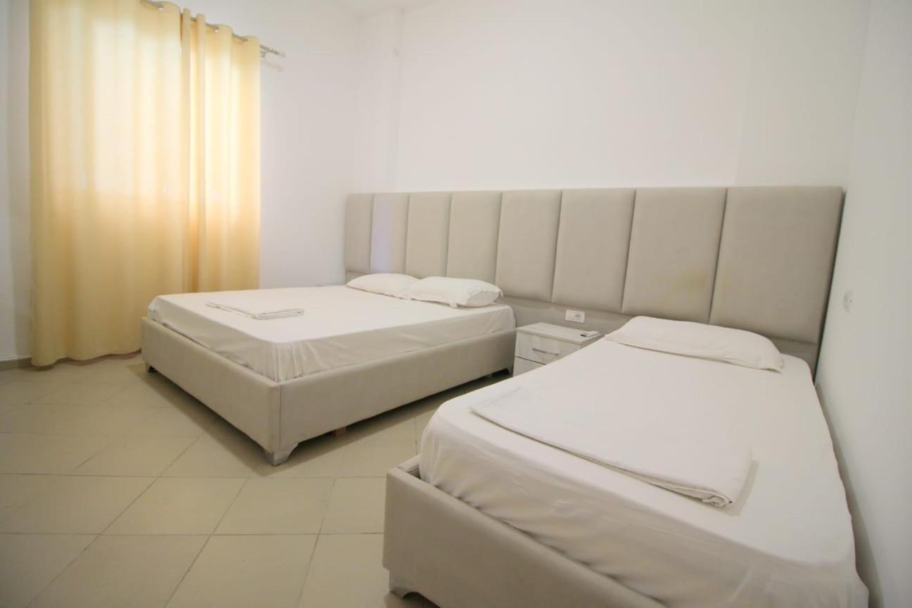 Hostel K13 Sarandë Buitenkant foto
