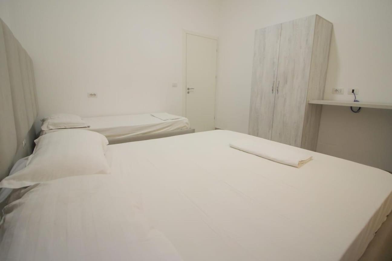 Hostel K13 Sarandë Buitenkant foto