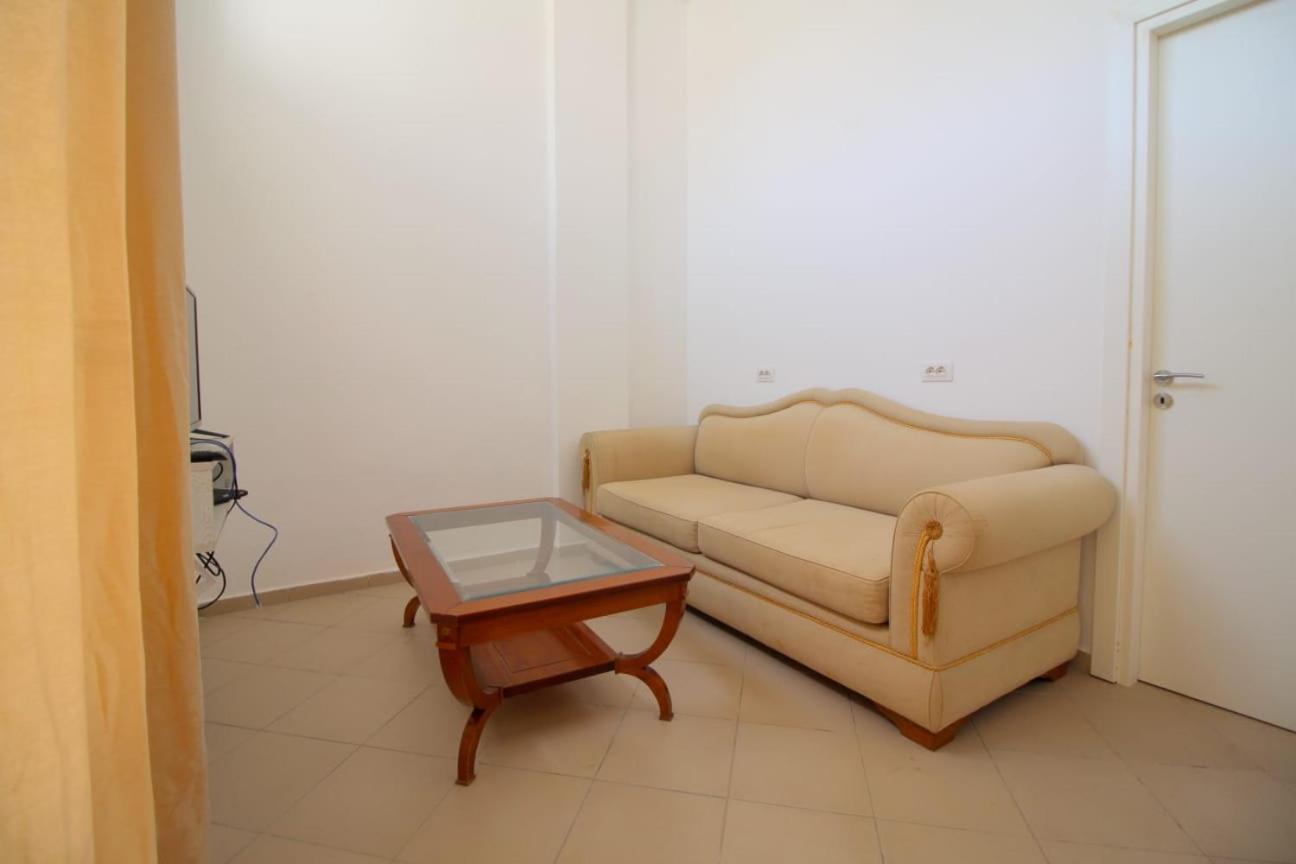 Hostel K13 Sarandë Buitenkant foto
