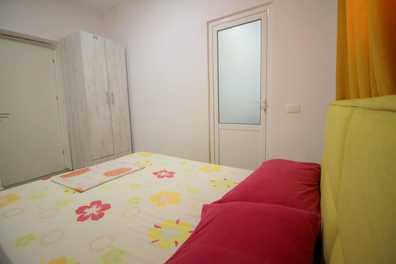 Hostel K13 Sarandë Buitenkant foto