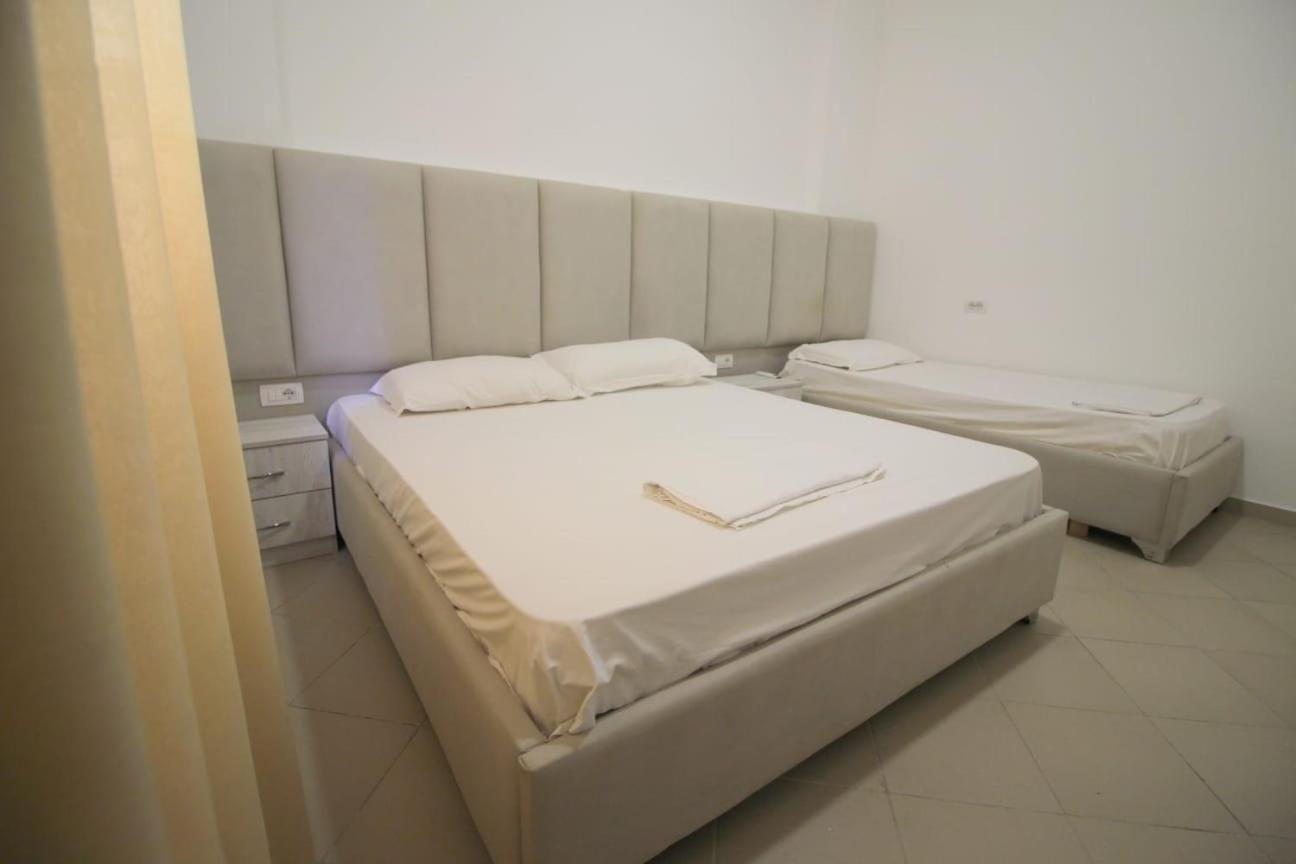 Hostel K13 Sarandë Buitenkant foto